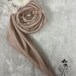 روسری ساتن ابریشم کرم روشن پریاس