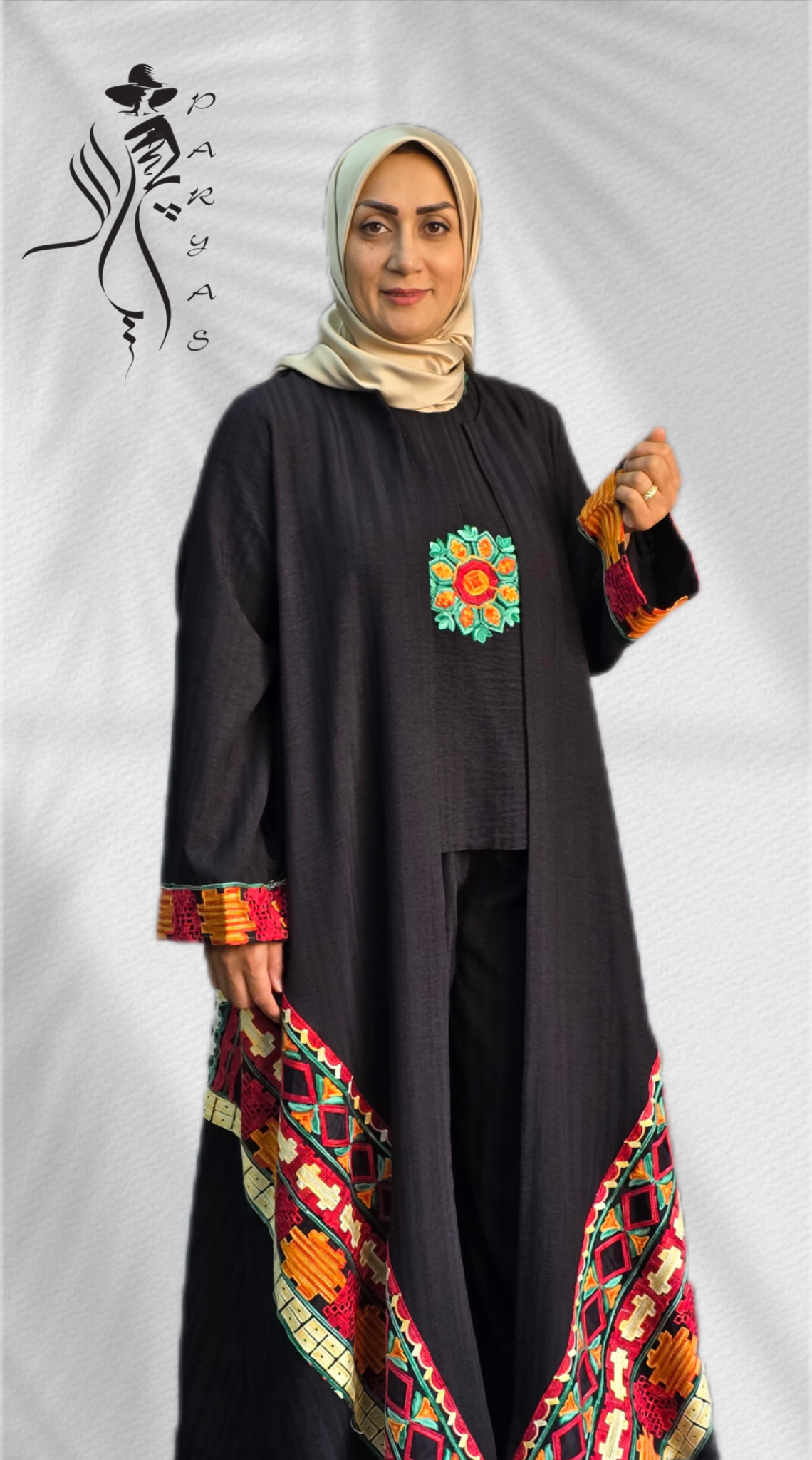مانتو مشکی گلدوزی شده مانتو مشکی گلدوزی شده