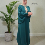 اگر به دنبال ترکیبی از وقار، راحتی و استایل مدرن هستید، عبای مدل یسنا همان گزینه‌ای است که کمد لباس شما برای سال ۱۴۰۵ به آن نیاز دارد. این عبا نه تنها یک پوشش، بلکه بیانیه‌ای از سلیقه خاص شما در انتخاب مانتو لاکچری است.
