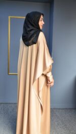 مانتو عبایی دلتا جولیا | رنگ کرمی مناسب مجالس شاد در سال ۱۴۰۵ - Image 3